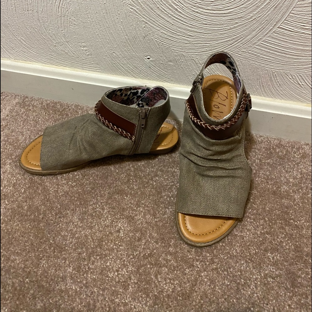 Cute women’s sandals